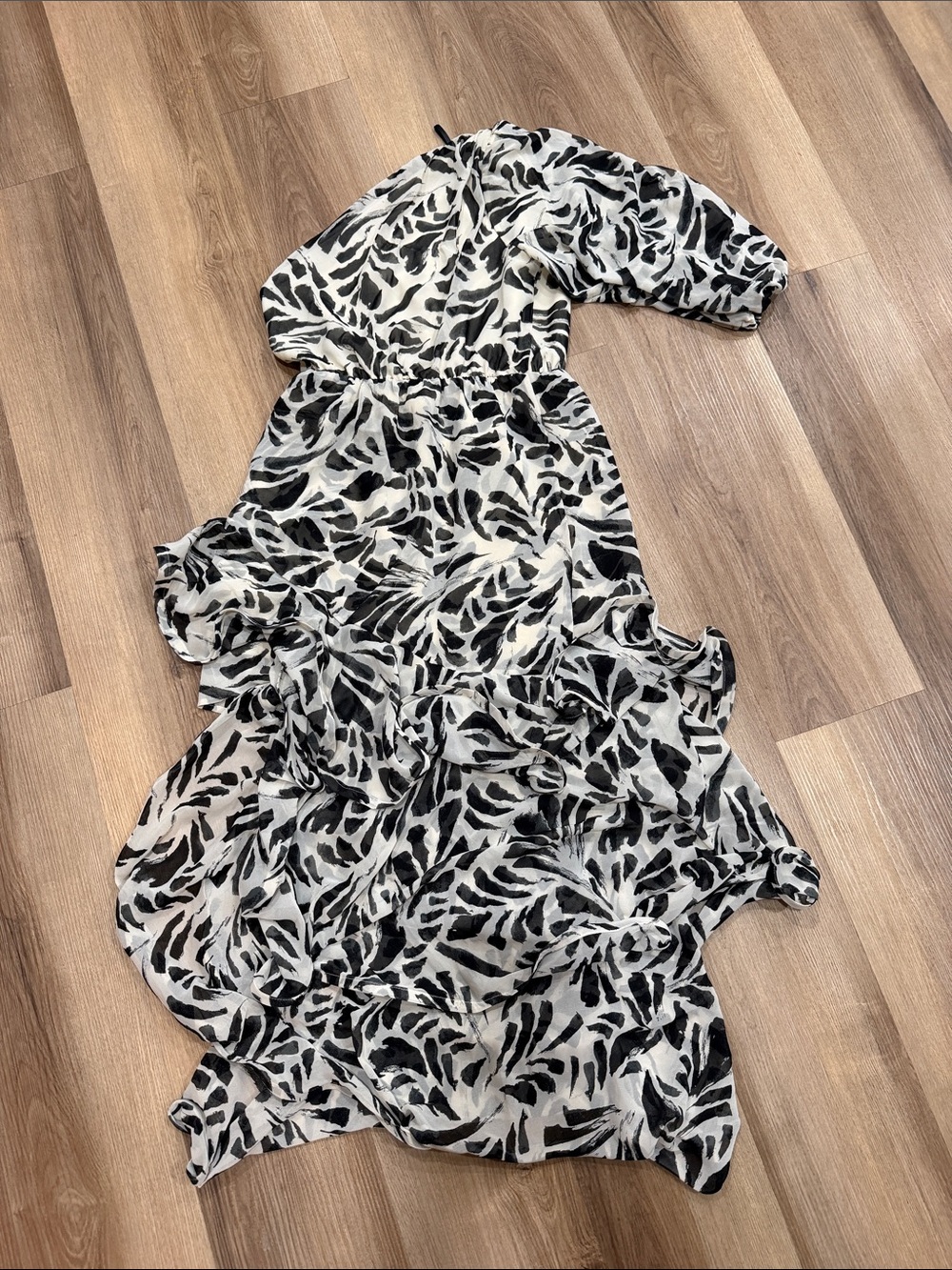 Alexis Botanical Black & White Ruffle Dress One Shoulder Tiered Size Medium - Picture 8 of 11